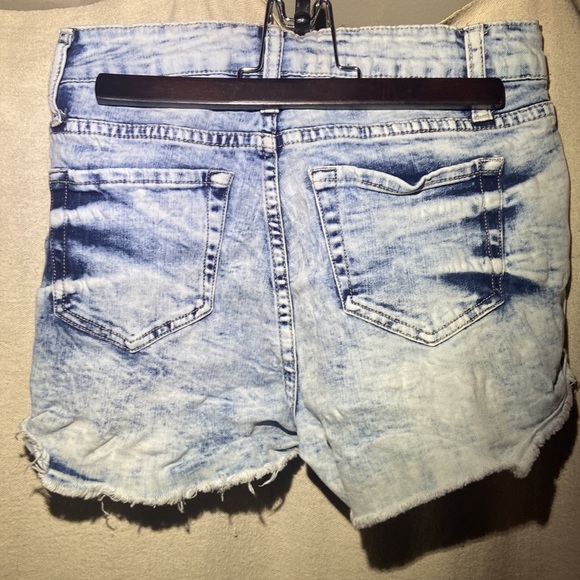 Distressed jean shorts - Picture 2 of 2